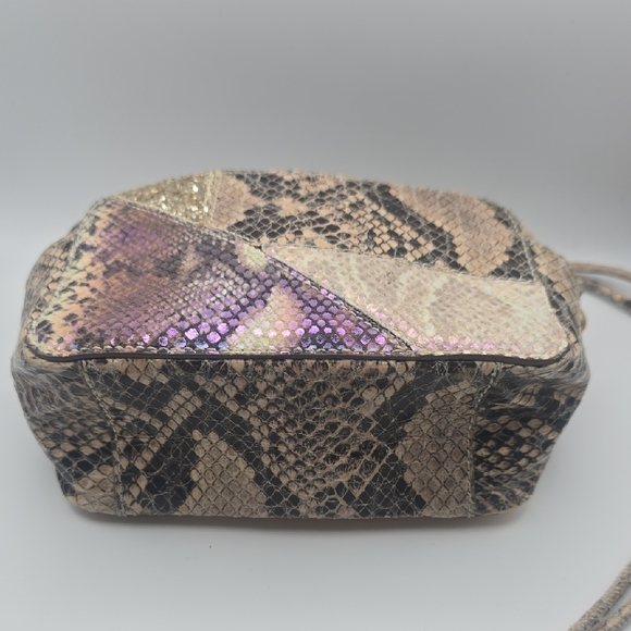 Stella McCartney Faux-Snakeskin Irredesent Camera/Crossbody (EUC)(RARE)(COA)🤍✨️ - Picture 11 of 17